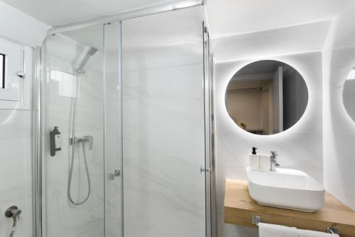 a bathroom with a shower and a sink and a mirror at Atw Studio in Guanarteme