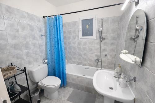 Manos house 15 minutes from the airport