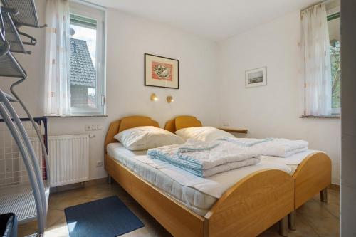 a bedroom with a bed with towels on it at Fewo 20 Röbel Müritzblickhaus in Röbel