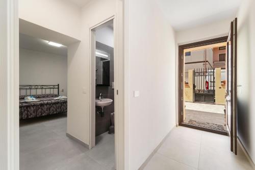 a room with a sink and a bed and a mirror at Villa Giovia in Guspini
