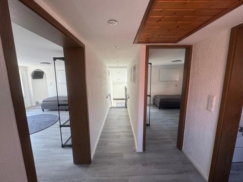 a hallway leading to a room with a bedroom at M und S - Landidyll am Weiher in Harsum
