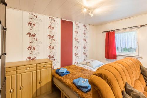 a small bedroom with a bed and a window at Ferienhäuschen Wils in Borkheide