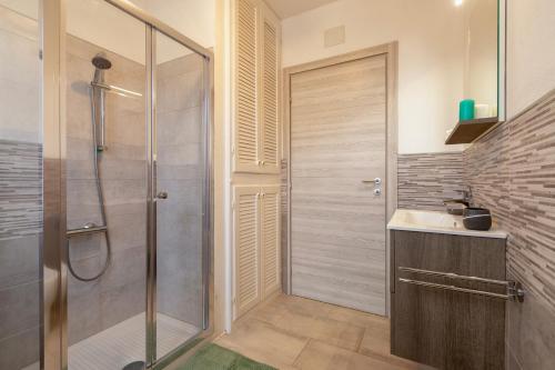 a bathroom with a shower and a sink at Casa Belvedere in Codrongianos
