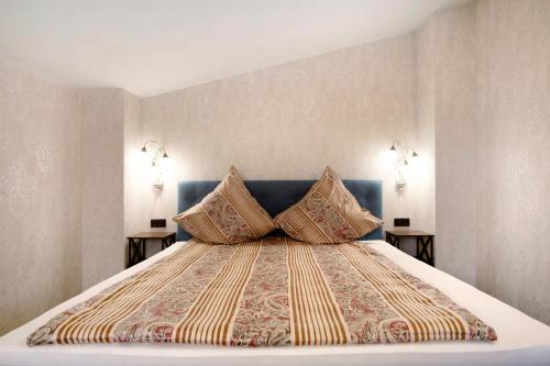 a bedroom with a bed with two pillows on it at Nini´s Berge in Sonthofen