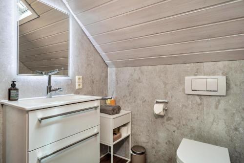 a bathroom with a sink and a toilet at Appartement Seefreunde in Langenargen