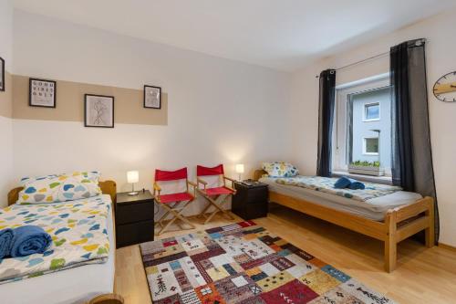 a bedroom with two beds and a window at Tifra-living in Hardenberg