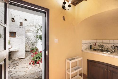 a door leading to a kitchen with a stone floor at Casa Rural Madre Nieves in Fasnia