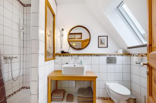 a bathroom with a sink and a mirror at Ferienwohnung Kaffee-Mühle in Sponheim