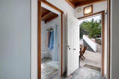a room with a door leading to a patio at El Sarmiento in Tegueste