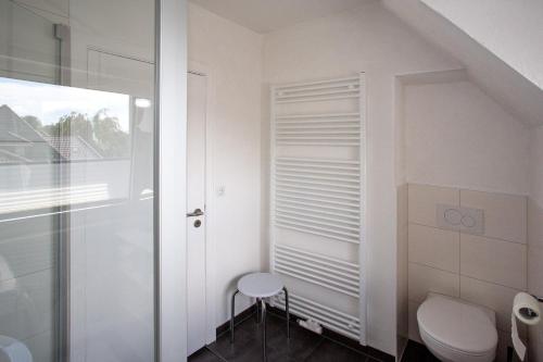 a small bathroom with a toilet and a shower at Haus Schulz in Heide