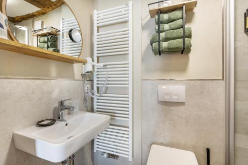 a bathroom with a sink and a mirror at Zeihäänger Stubb in Schwalmstadt