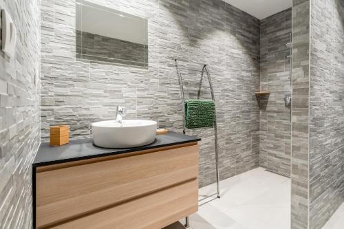 a bathroom with a sink and a shower at Le Mas de Kitty - Maison d'hôtes in Saint-Rémy-de-Provence