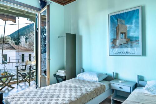 a bedroom with a bed and a balcony at Old Boat 12 in Nikiana