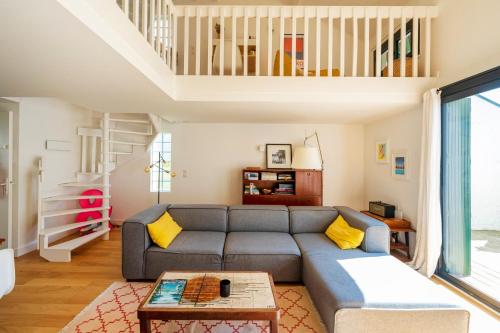 a living room with a couch and a staircase at Villa Xarma, A Deux Pas de l’Océan in Seignosse