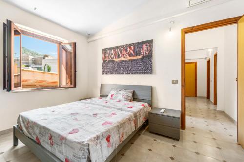 a bedroom with a bed and a window at Arbus Aventino Centrale in Arbus