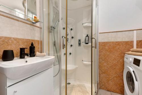 a bathroom with a sink and a shower at Casa Nicole Sea View in Costa de Antigua