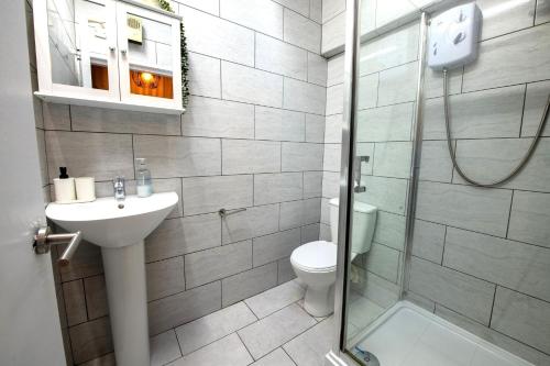 a bathroom with a toilet and a sink and a shower at Apartment in cite center in Manchester