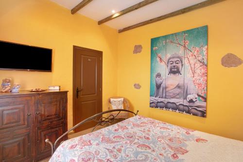 a bedroom with a large painting on the wall at Casa Candelaria in Arico