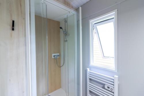 a bathroom with a shower and a window at Chalet Franklin 2 personnes in Saint-Martial-de-Nabirat