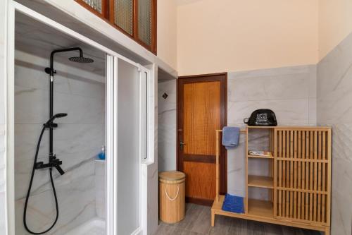 a bathroom with a shower with a shower at Vv Suite Las Velas in Gáldar