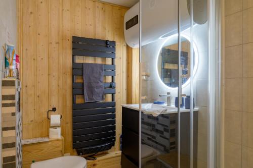a bathroom with a toilet and a glass shower at Chalet in Mittlach