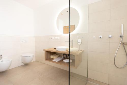 a bathroom with a shower and a sink and a toilet at Kleon 4 in Rifiano