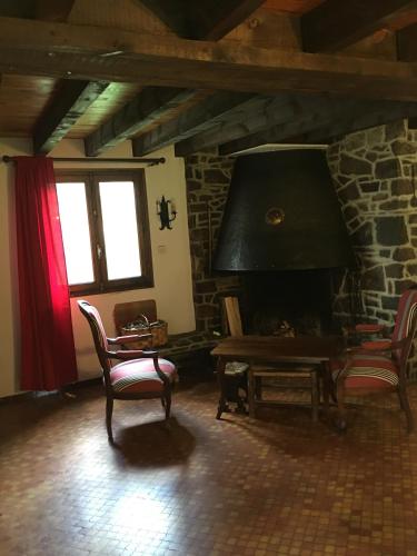 TV i/ili multimedijalni sistem u objektu Chalet les Iris