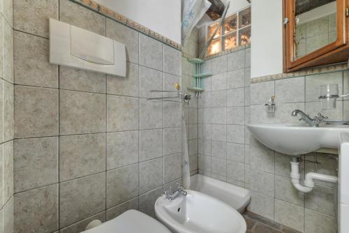 a bathroom with a toilet and a sink at Nadine - Bilocale In Centro in Marciana