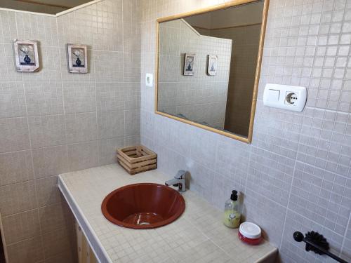 a bathroom with a sink and a mirror at Casa Villazo 2 in Málaga