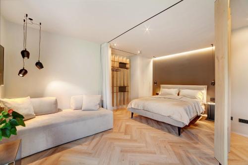a bedroom with two beds and a large mirror at Casa Sonngart in Parcines