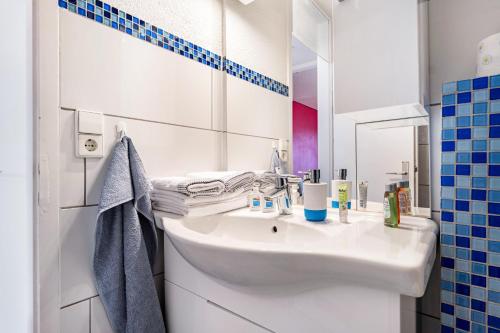 a white bathroom with a sink and a mirror at Szafranzimmervermietung in Winnenden