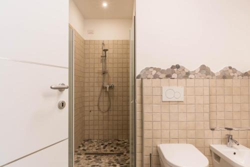 a bathroom with a shower and a toilet at Casa Weekend in Revò