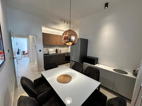 VibeHaus 2bdr apartment close to the Beach and City Centre -NEW-