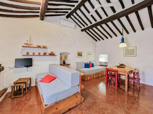a living room with a couch and a tv at Il Borgo 5 in Capoliveri