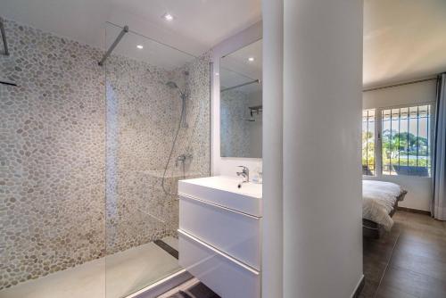 a bathroom with a sink and a shower at 2bed apartment in Miraflores in Mijas
