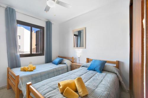 a bedroom with two beds and a window at Sol y mar in Sanlúcar de Barrameda