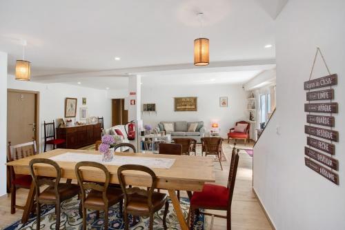 a dining room and living room with a table and chairs at Refúgio de Fátima in Fátima