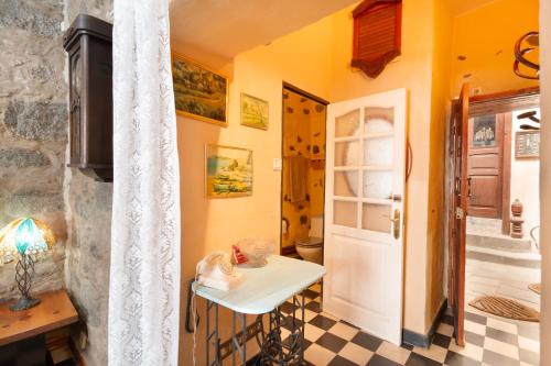 a room with a bathroom with a toilet and a door at Casa Rústica San Francisco 1 in Telde