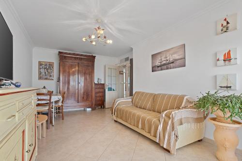 a living room with a couch and a table at Petit Paradis à Cavalaire in Cavalaire-sur-Mer