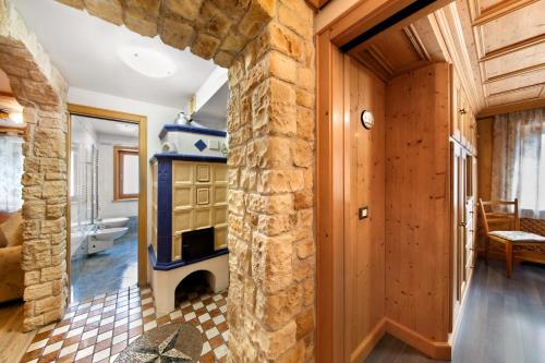 a kitchen with a stone wall and a stove at Appartamento Padola 72 in Padola