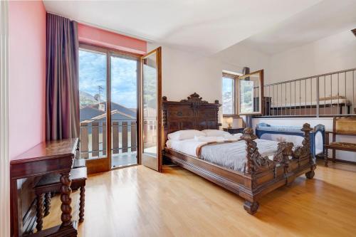 a bedroom with a bed and a large window at Katzemburg 9999 in Arco