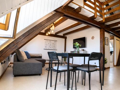 a kitchen and living room with a table and chairs at Le Nid, Duplex lumineux proche Colmar in Soultz-Haut-Rhin