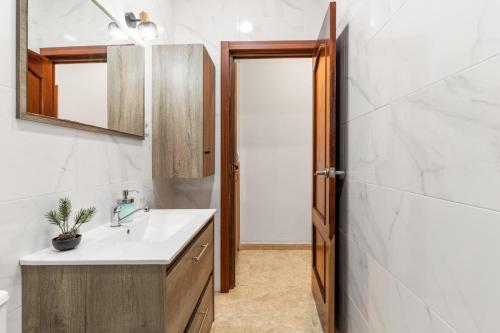 a bathroom with a sink and a mirror at Apartamento Centro de Marbella in Marbella