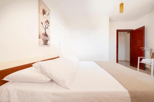 a white bed in a white room with at Casa Manuela in Lecce