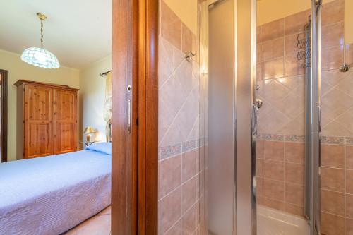 a bedroom with a bed and a shower and a tub at Appartamento Chia Grande in Chia