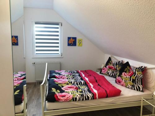 a bedroom with a bed with at Ferienwohnung Am Bahnhof in Hochkirch