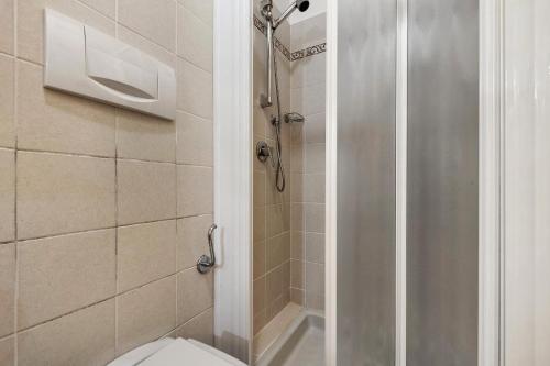 a bathroom with a shower stall and a toilet at Appartamento Ca' Mocc in Porte di Rendena