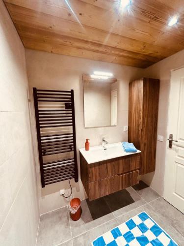 a bathroom with a sink and a mirror at La Parenthèse du Léman in Évian-les-Bains