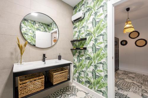 a bathroom with a sink and a mirror at Limón Lunero in Málaga