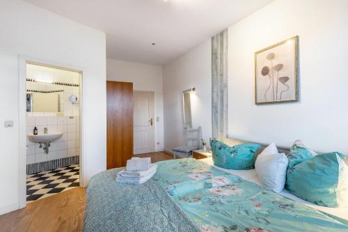 a bedroom with a bed and a bathroom with a sink at Albrechtshof in Potsdam